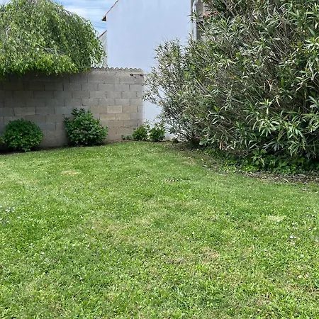 Ferienhaus Jolie Maison Avec Jardin - Quartier La Rouliere - 4 Personnes *