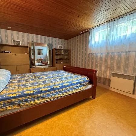 Jolie Maison Avec Jardin - Quartier La Rouliere - 4 Personnes *