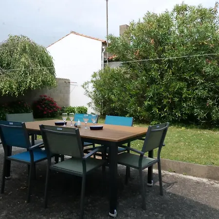 Jolie Maison Avec Jardin - Quartier La Rouliere - 4 Personnes *